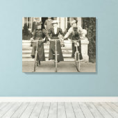 Toile Trois femmes à vélo, début des années 1900 (photo  (Insitu (Plancher de Bois))