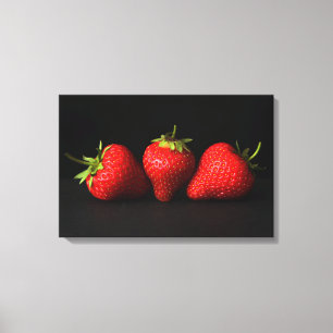 Toile Trois fraises sur noir 24x16 (60x40cm) waccnm