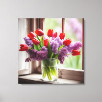 Tulipes rouges et lilas à la fenêtre