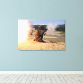 Toile Un agresseur tire une grenade propulsée par fusée (Insitu (Plancher de Bois))