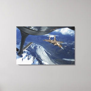 Toile Un aigle F-15C de l'armée de l'air américaine se p