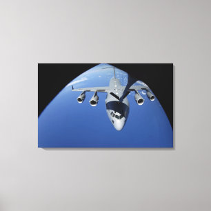 Toile Un C-17 Globemaster III reçoit du carburant 2