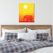 Toile Un éléphant africain se promène au coucher du sole (Insitu(Chambre))