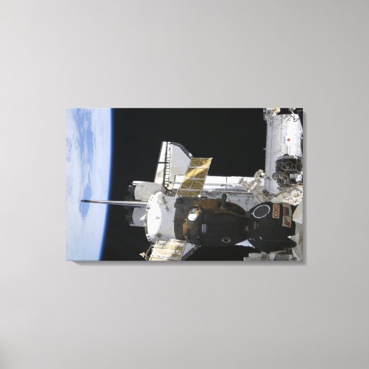 Toile Un engin spatial Soyouz ancré (Recto)