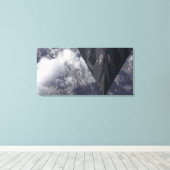 Toile Un F-117A Nighthawk survole la montagne (Insitu (Plancher de Bois))