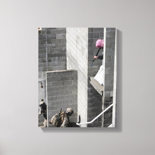 Toile Un marin et un agresseur ennemi qui joue des rôles (Recto)