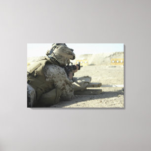 Toile Un Marine lance un fusil de service M16A2