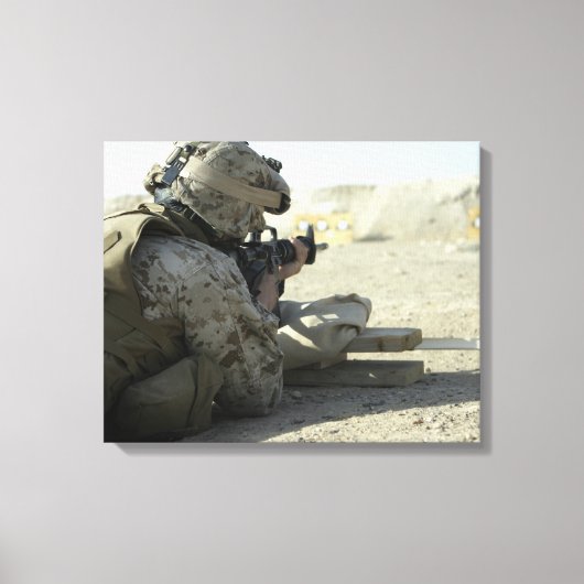 Toile Un Marine lance un fusil de service M16A2 (Recto)