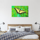 Toile Un papillon swallowtail atterrissant (Insitu(Chambre))