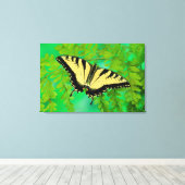 Toile Un papillon swallowtail atterrissant (Insitu (Plancher de Bois))