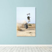 Toile Un pararescueman descend dans la zone (Insitu (Plancher de Bois))