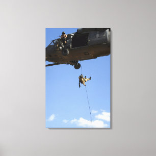 Toile Un pararescueman rappels d'un HH-60