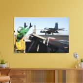 Toile Un Prowler EA-6B démarre depuis le poste de pilota (Insitu(Salon))