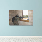 Toile Un soldat agit comme force d'opposition (Insitu (Plancher de Bois))