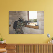 Toile Un soldat agit comme force d'opposition (Insitu(Salon))