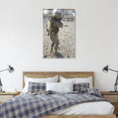 Toile Un soldat lance sa cible sur un coup de feu (Insitu(Chambre))
