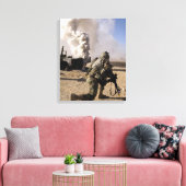 Toile Un soldat réagit à une explosion contrôlée (Insitu(Salon))