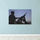 Toile Un technicien maniant une mitrailleuse M240 en Ira (Insitu (Plancher de Bois))