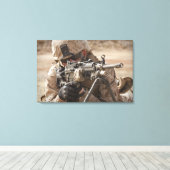 Toile Un tireur automatique d'arme de l'équipe fournit u (Insitu (Plancher de Bois))