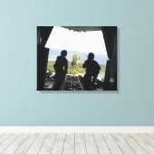 Toile Une boîte de biens humanitaires (Insitu (Plancher de Bois))