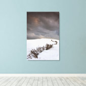 Toile Une Clôture Brisée Le Long D'Un Terrain Couvert De (Insitu (Plancher de Bois))