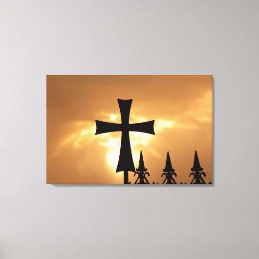 Toile Une croix en fer forgé sur une clôture (Recto)