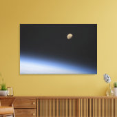 Toile Une lune géante visible au-dessus de l'atmosphère (Insitu(Salon))