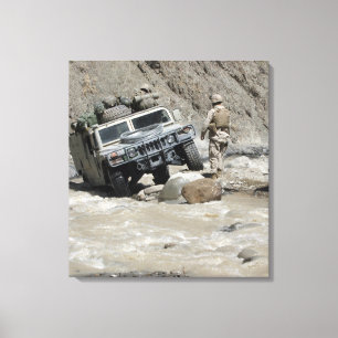 Toile Une marine des USA guidant le conducteur de Humvee