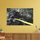 Toile US Navy Diver se prépare à commencer sa plongée (Insitu(Salon))