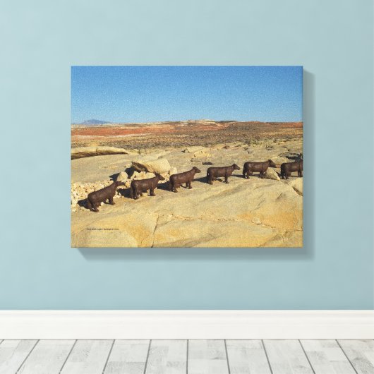Toile vaches brunes marchant dans le désert (Insitu (Plancher de Bois))