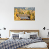 Toile Vieille grange en bois avec tamaracks d'automne pr (Insitu(Chambre))