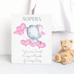 Toile Vous êtes adoré Bébé mignon fille Eléphant Personn<br><div class="desc">Personnalisez cette photo en toile pour la crèche ou la chambre de votre petite fille. Le design est composé d'un petit éléphant doux aux oreilles roses, entouré de coeurs d'amour roses. Le texte dit : "[votre nom] Vous êtes aimés chaque minute de chaque jour". Le modèle est mis en place...</div>