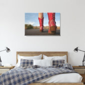 Toile Vue à angle bas de la femme portant des bottes de  (Insitu(Chambre))