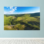 Toile Vue de drone d'un réservoir vide et mur de barrage (Insitu (Plancher de Bois))