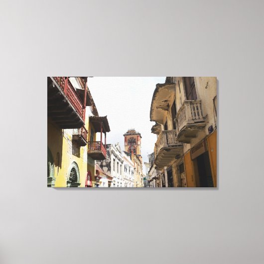 Toile Vue en angle bas sur les appartements le long de l (Recto)