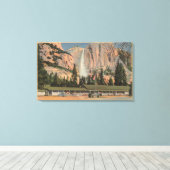 Toile Yosemite, CA vue Yosemite Lodge and Falls (Insitu (Plancher de Bois))