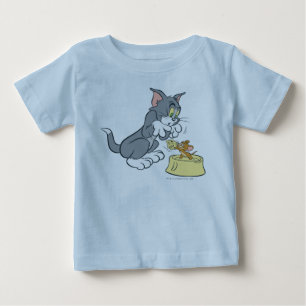 Tom en Jerry voeren de kat