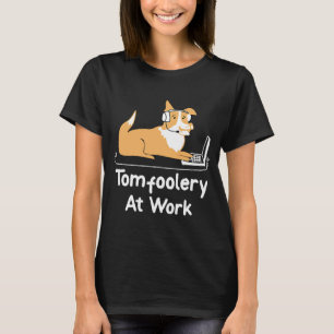 Tomfoolery op Work Dog Werken aan laptop T-shirt