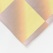 Tone-on-tone Squares. Fleece Deken (Hoek)