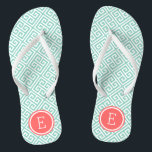 Tongs Aqua et Corail Grec Monogramme clé<br><div class="desc">Sandales à tongs imprimées personnalisées avec un motif à clé grecque moderne élégant et votre monogramme ou autre texte personnalisé dans un cadre circulaire. Cliquez sur Customiser pour modifier les polices de texte et les couleurs ou ajouter vos propres images pour créer un design unique et unique !</div>