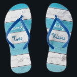 Tongs Baisers salés aux pieds de sable turquoise<br><div class="desc">Ces mignonnes tongs sont agrémentées du dicton "Sandy Toes Salty Kisses" sur un arrière - plan rayé turquoise et blanc, en faisant un accessoire mariage parfait pour la mariée ou la fête de mariage pour le mariage tropical, plage, nautique ou de destination. Faites défiler la page vers le bas pour...</div>