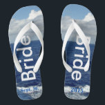 Tongs Bride Ocean Waves Blue Sky<br><div class="desc">Des tongs de mariée uniques conçus sur mesure. Joli Ciel Bleu avec des nuages Blancs Fluffy, Mer Bleue et Mousse Blanche Vagues Océan. Unisex Flip Flops with Bride écrit dans un texte argenté clair, et Date du mariage dans un texte bleu. PERSONNALISER avec votre DATE Mariage (ou supprimer du texte)....</div>