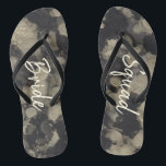Tongs Cadeaux de mariées Sandales Nuances d'or et de noi<br><div class="desc">Fête mariage Des Cadeaux De Mariage Flip-Flops. Design "Tons d'or et Noirs". Texte ou non, c'est à vous de décider ! Merveilleux à acheter pour vous-même et/ou de grands cadeaux de mariée ou d'autres occasions de célébrations! Profite ! ! ! Personnalisez en changeant le texte. Choisissez votre style de police,...</div>