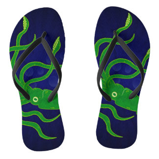Tongs calmar vert à la mode dans l'océan bleu