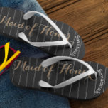 Tongs Carte personnalisée de couleur or d'honneur<br><div class="desc">Motif Gold White et Black Stripes - Changez dans N'importe quelle couleur en cliquant sur personnaliser. Et dis tout ce que tu veux. Faites-en un de ces flip flops qui ont VOTRE message sur eux. Parlez de la plage ! Personnalisé avec votre nom ou quelque chose et titre ou votre...</div>