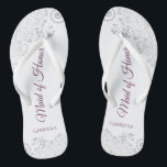 Tongs Cassis en dentelle d'argent sur la femme blanche d<br><div class="desc">Ces belles tongs mariages sont une excellente façon de remercier et de reconnaître votre bonne d'honneur tout en lui épargnant les pieds en même temps. Dispose d'un design élégant avec dentelle gris argenté sur un arrière - plan blanc et cassis mauve, magenta, ou de lettres de script couleur baies. Le...</div>
