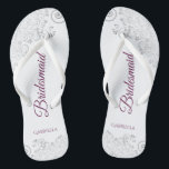 Tongs Cassis en dentelle d'argent sur le Mariage de femm<br><div class="desc">Ces tongs de mariage élégants sont une excellente façon de remercier et de reconnaître vos demoiselles d'honneur, tout en donnant à leurs pieds un repos après une longue journée. La belle conception présente un design élégant avec des garnitures en dentelle gris argent sur un arrière - plan blanc et cassis...</div>
