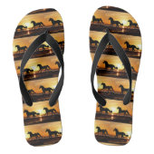 Tongs Chevaux Galloping dans le coucher du soleil d'été (Semelle)