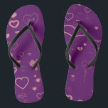 Tongs Coeur mignon Motif violet moderne<br><div class="desc">Motif moderne mignon coeur violet . Le design est disponible sur d'autres produits.</div>