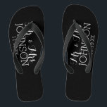 Tongs Couleur solide Noir M & Mme le Mariage Memento<br><div class="desc">Une couleur audacieuse avec des polices chic fait une déclaration pour une fête de réception ou d'anniversaire. Les éléments sont plus faciles à customiser lorsque vous remplacez tout le texte et les photos en premier. Si votre art doit encore être ajusté, cliquez sur le bouton Personnaliser. Cela vous mènera à...</div>